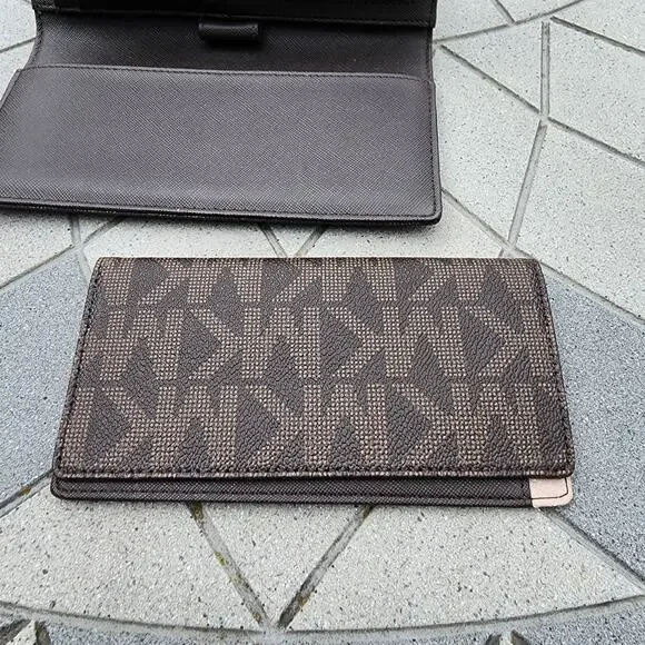 Michael Kors Jet Set Signature Checkbook Continental Wallet Vintage